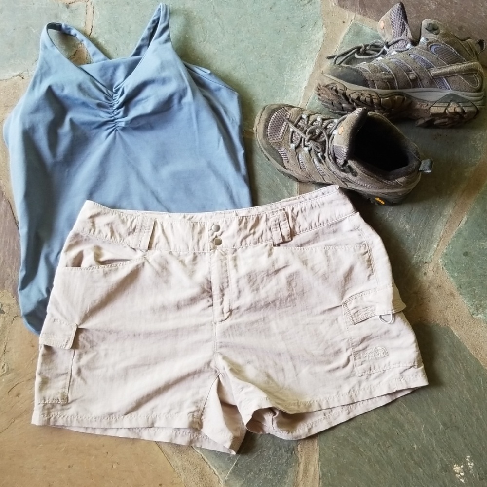 The North Face Khaki Short Size 14